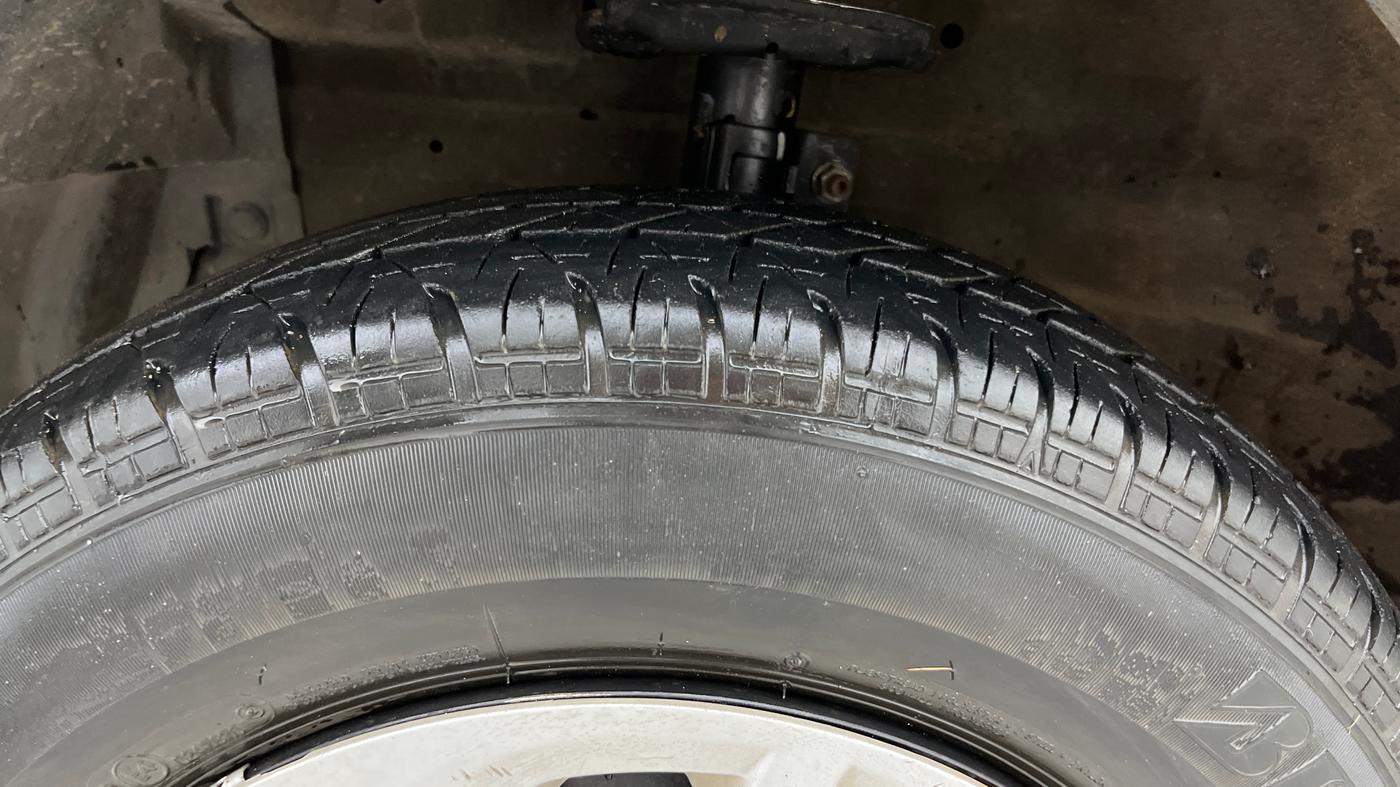 2015 Maruti Swift VXI, Petrol, Manual, 57,277 km, Left Front Tyre Tread