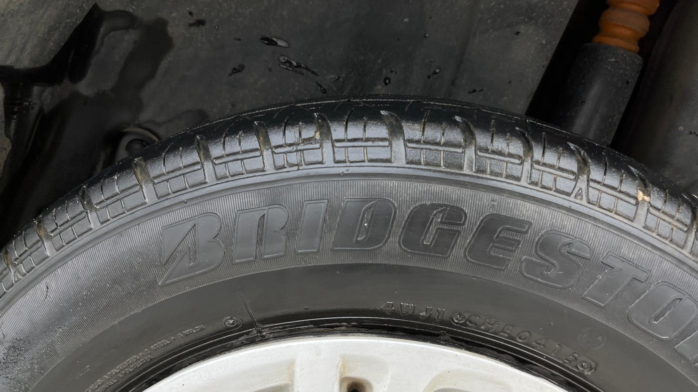 2015 Maruti Swift VXI, Petrol, Manual, 57,277 km, Left Rear Tyre Tread
