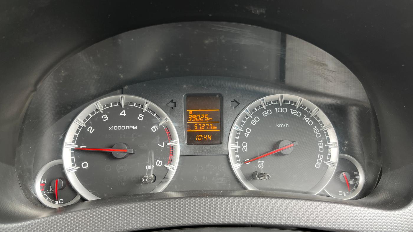 2015 Maruti Swift VXI, Petrol, Manual, 57,277 km, Odometer Image