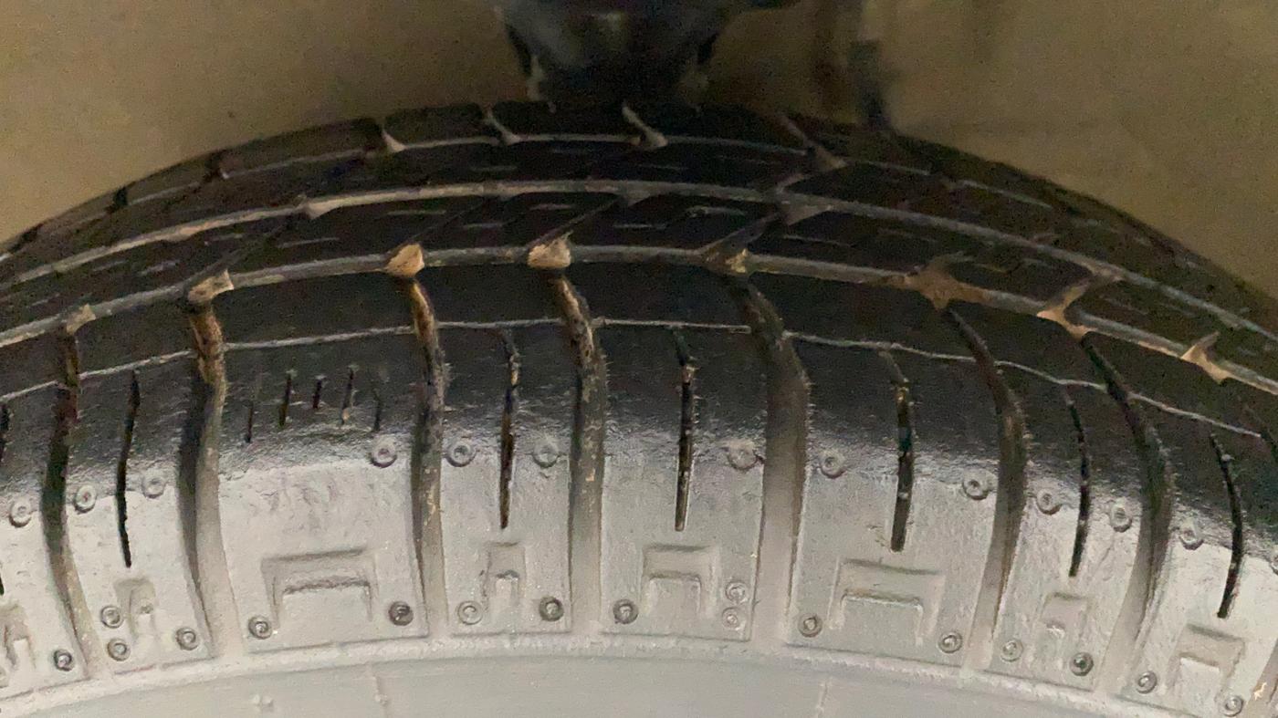 2015 Maruti Alto 800 LXI, Petrol, Manual, 39,213 km, Left Front Tyre Tread