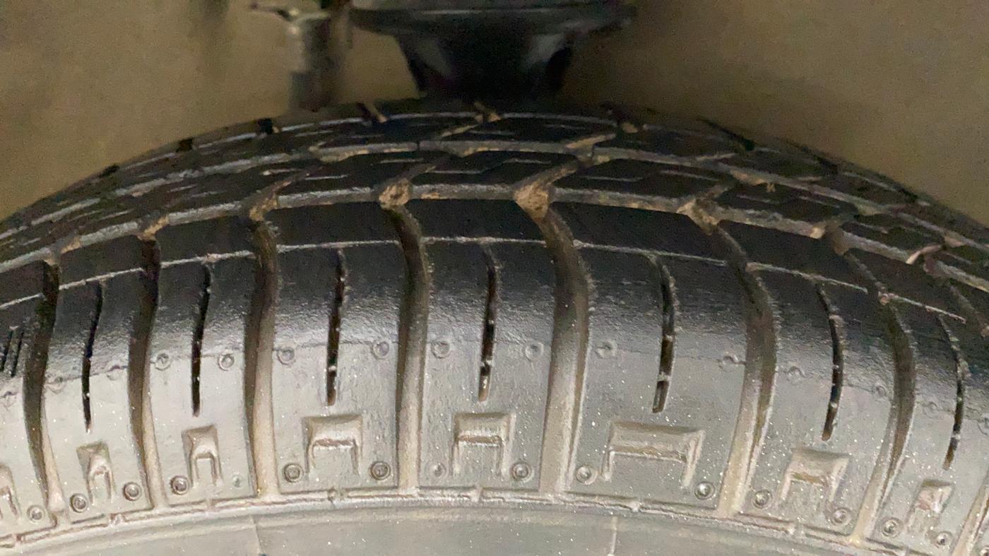 2015 Maruti Alto 800 LXI, Petrol, Manual, 39,213 km, Right Front Tyre Tread