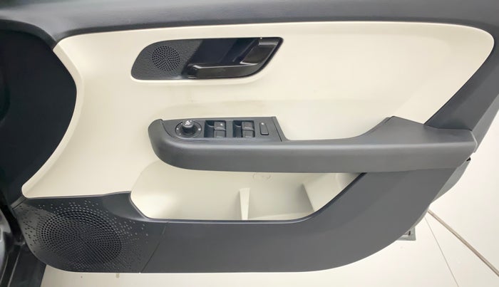 2023 Tata ALTROZ XT PETROL, Petrol, Manual, 6,469 km, Driver Side Door Panels Control