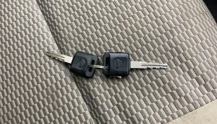 2016 Nissan Micra Active XL, Petrol, Manual, 61,805 km, Key Close Up