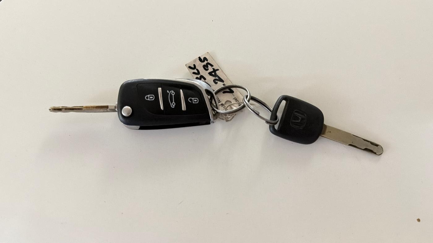2016 Honda Amaze 1.2L I-VTEC S, Petrol, Manual, 82,679 km, Key Close Up