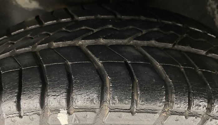 2010 Hyundai Santro Xing GLS, Petrol, Manual, 14,298 km, Left Front Tyre Tread