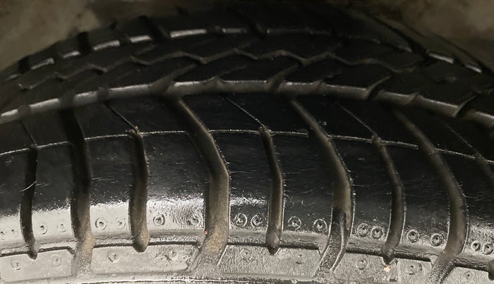 2010 Hyundai Santro Xing GLS, Petrol, Manual, 14,298 km, Right Front Tyre Tread