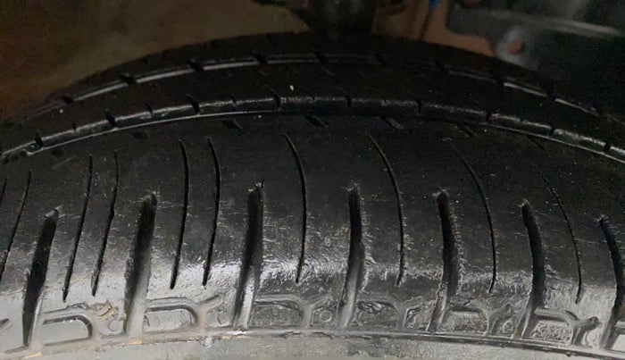 2017 Mahindra Kuv100 K4 PLUS 6 STR, Petrol, Manual, 48,517 km, Right Front Tyre Tread