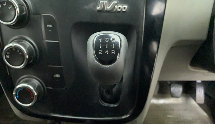 2017 Mahindra Kuv100 K4 PLUS 6 STR, Petrol, Manual, 48,517 km, Gear Lever