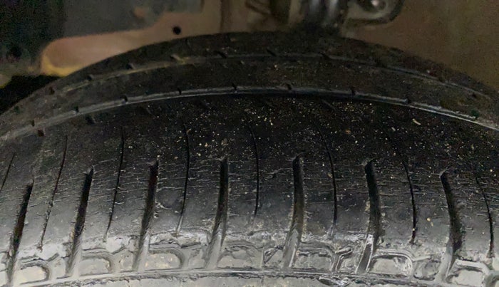 2017 Mahindra Kuv100 K4 PLUS 6 STR, Petrol, Manual, 48,517 km, Left Front Tyre Tread