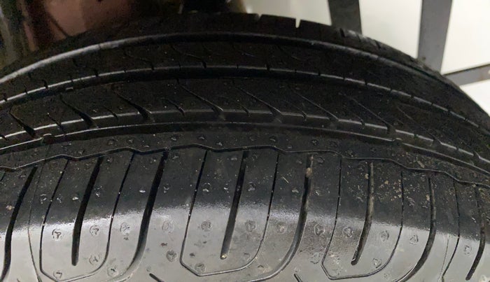 2017 Mahindra Kuv100 K4 PLUS 6 STR, Petrol, Manual, 48,517 km, Left Rear Tyre Tread