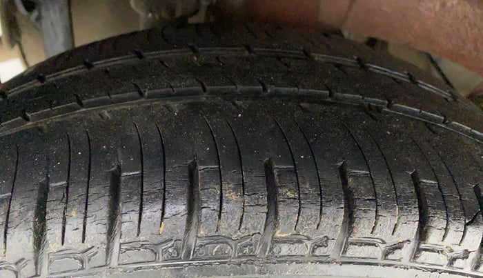 2017 Mahindra Kuv100 K4 PLUS 6 STR, Petrol, Manual, 48,517 km, Right Rear Tyre Tread