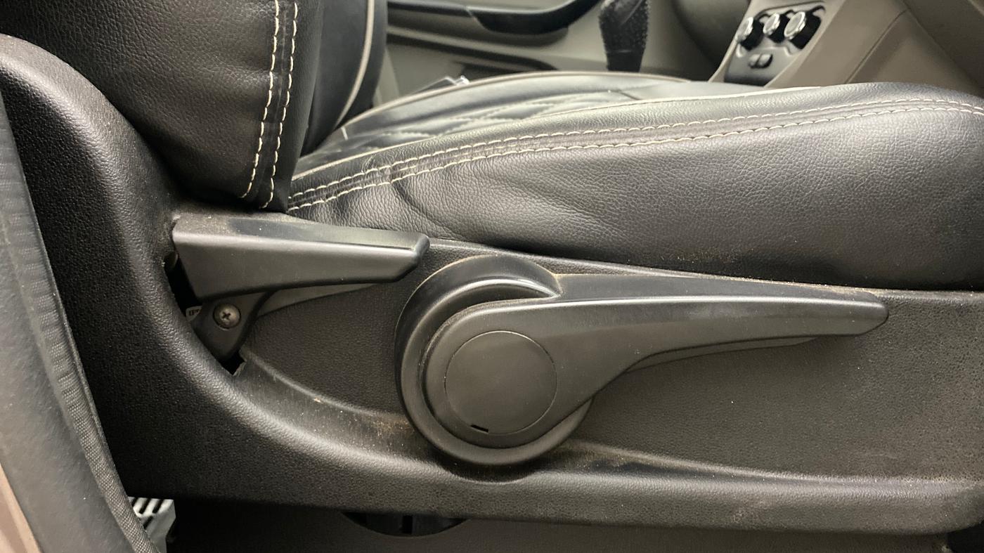 2018 Tata Tiago XZA PETROL, Petrol, Automatic, 97,903 km, Driver Side Adjustment Panel