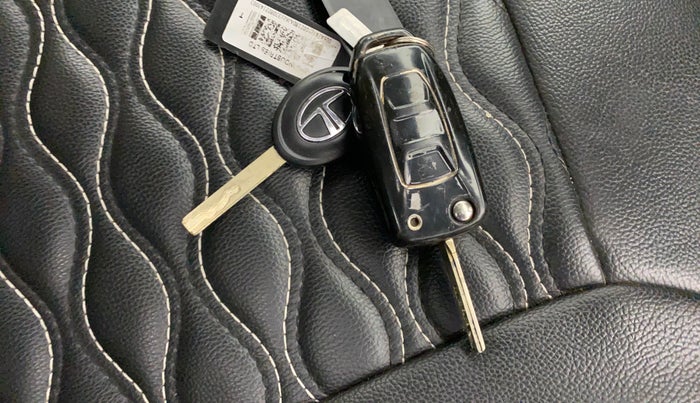 2022 Tata Tiago XT CNG, CNG, Manual, 75,705 km, Key Close Up