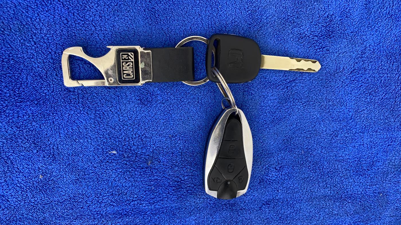 2014 Honda Brio S MT, Petrol, Manual, 63,090 km, Key Close Up