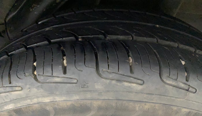 2014 Honda Brio S MT, Petrol, Manual, 63,090 km, Left Rear Tyre Tread