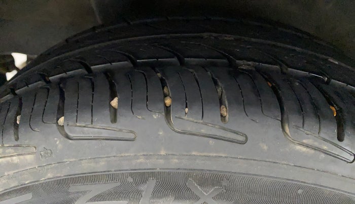 2014 Honda Brio S MT, Petrol, Manual, 63,090 km, Right Rear Tyre Tread