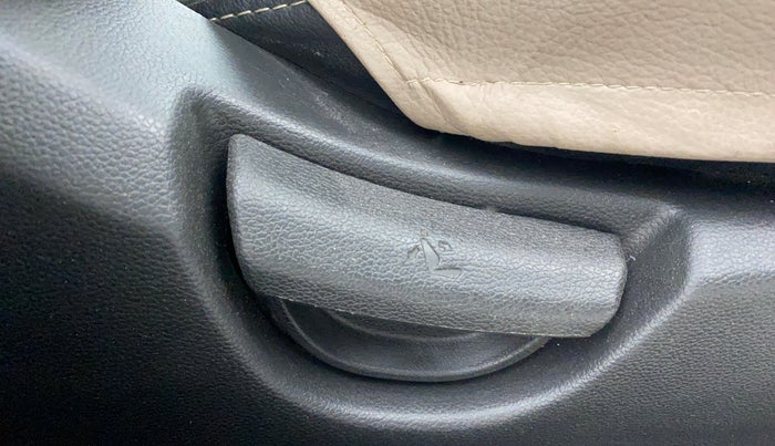 2019 Hyundai Grand i10 MAGNA 1.2 KAPPA VTVT, Petrol, Manual, 32,266 km, Driver Side Adjustment Panel