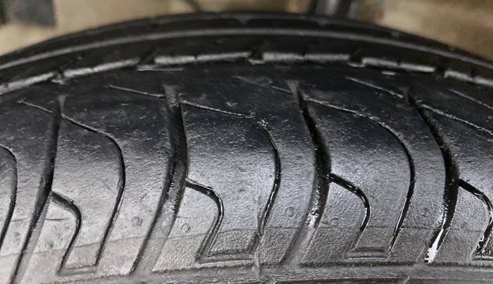 2021 Maruti Swift Dzire TOUR S-CNG, CNG, Manual, 28,785 km, Left Front Tyre Tread