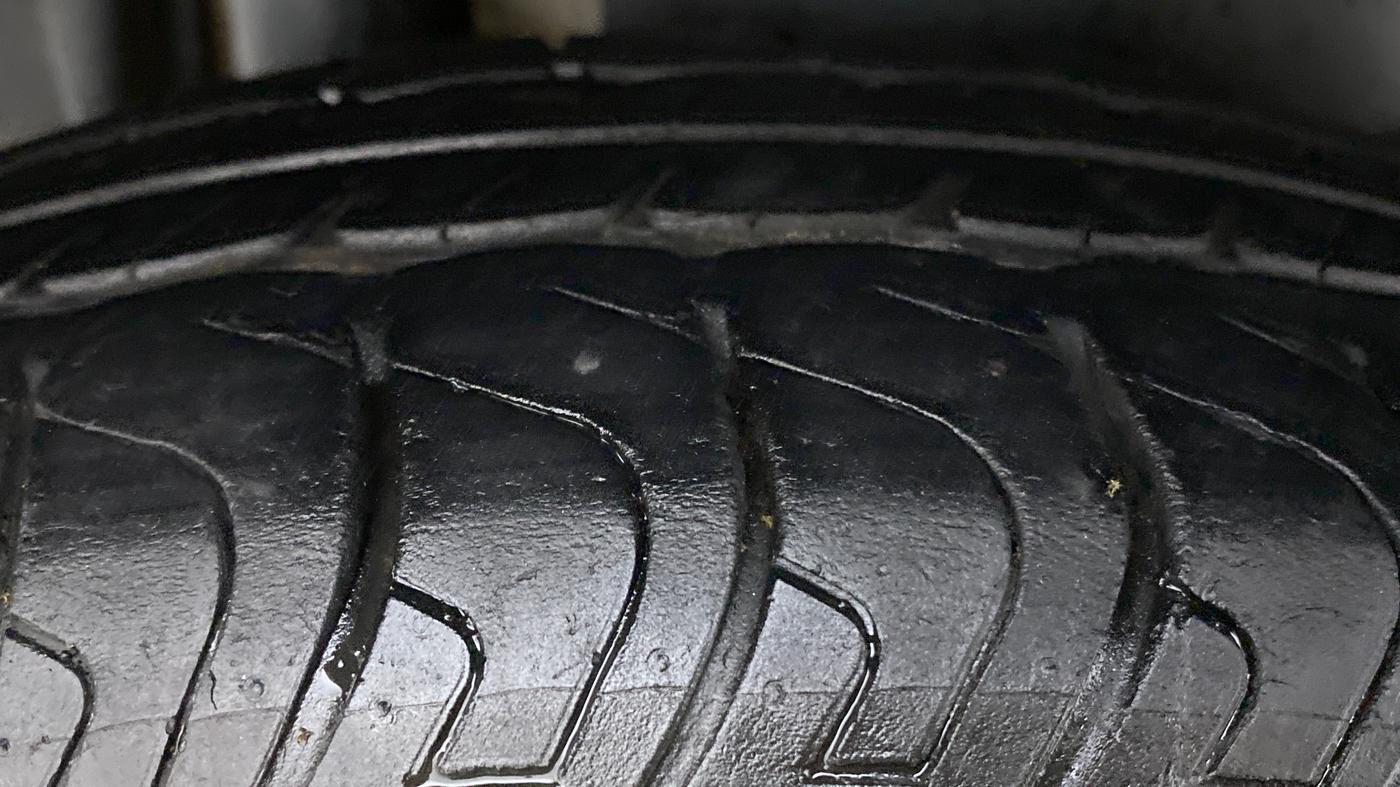 2021 Maruti Swift Dzire TOUR S-CNG, CNG, Manual, 28,785 km, Right Rear Tyre Tread