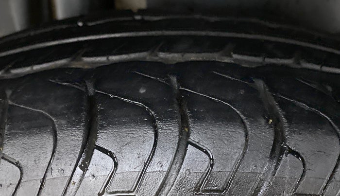 2021 Maruti Swift Dzire TOUR S-CNG, CNG, Manual, 28,785 km, Right Rear Tyre Tread