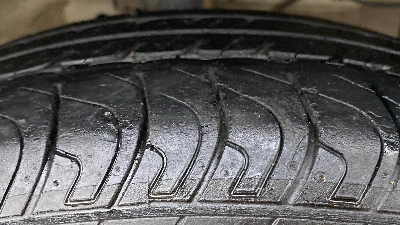 2021 Maruti Swift Dzire TOUR S-CNG, CNG, Manual, 28,785 km, Right Front Tyre Tread