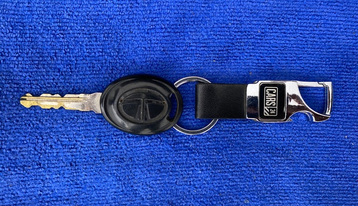 2018 Tata Tiago XZA PETROL, Petrol, Automatic, 1,21,042 km, Key Close Up