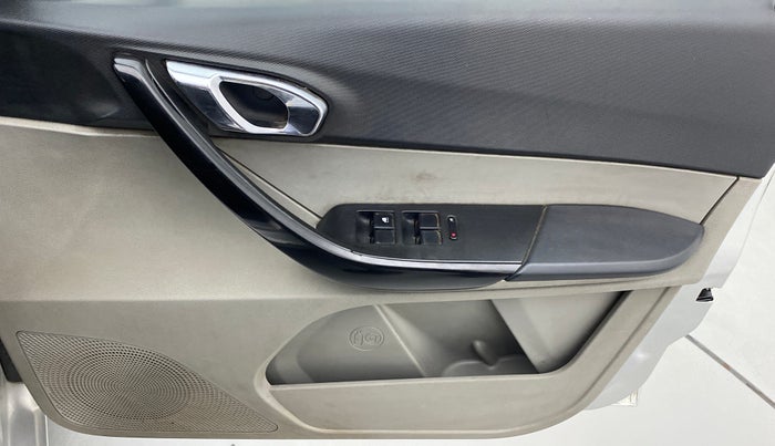 2018 Tata Tiago XZA PETROL, Petrol, Automatic, 1,21,042 km, Driver Side Door Panels Control