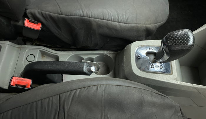 2018 Tata Tiago XZA PETROL, Petrol, Automatic, 1,21,042 km, Gear Lever