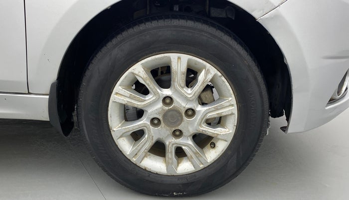 2018 Tata Tiago XZA PETROL, Petrol, Automatic, 1,21,042 km, Right Front Wheel