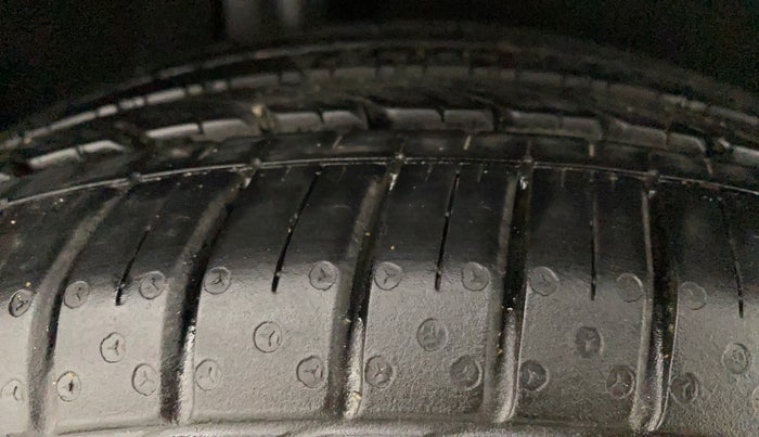 2017 Maruti Baleno ZETA PETROL 1.2, Petrol, Manual, 30,830 km, Right Rear Tyre Tread