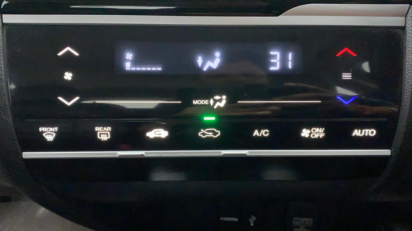 2018 Honda WR-V 1.5L I-DTEC VX MT, Diesel, Manual, 1,22,299 km, Automatic Climate Control