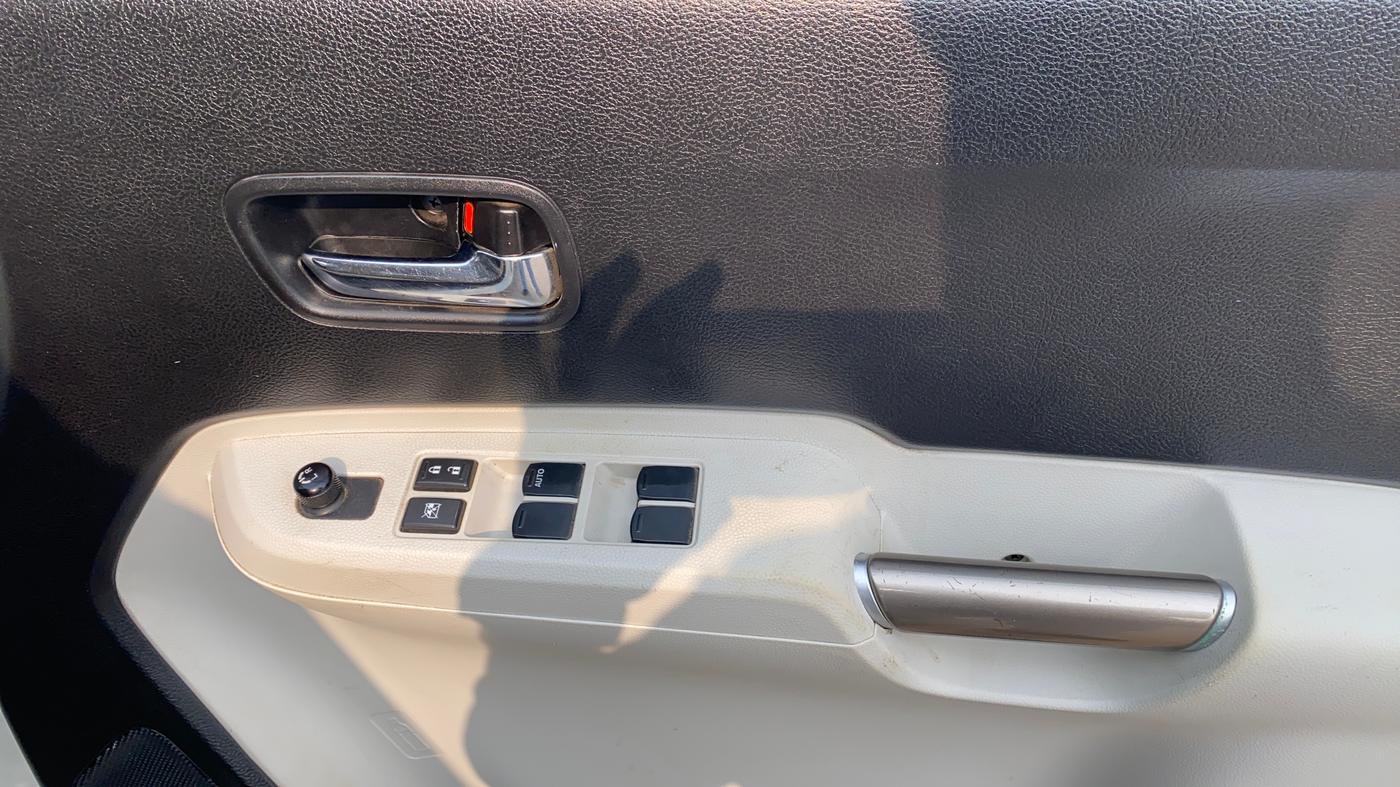 2019 Maruti IGNIS DELTA 1.2, Petrol, Manual, 53,266 km, Driver Side Door Panels Control