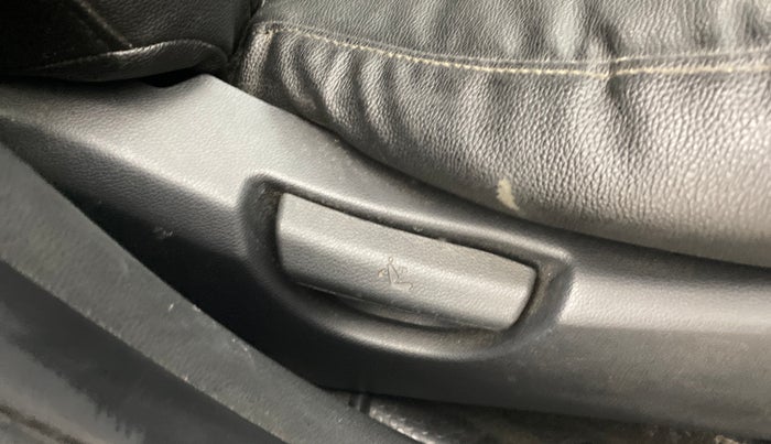 2018 Hyundai Grand i10 SPORTZ 1.2 KAPPA VTVT, Petrol, Manual, 59,115 km, Driver Side Adjustment Panel