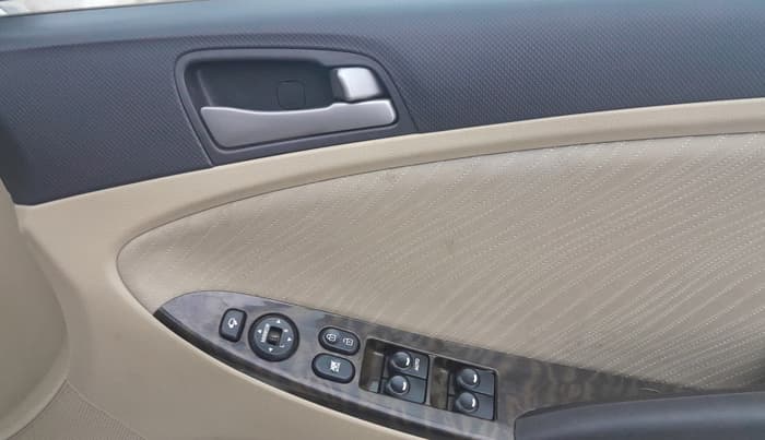 2016 Hyundai Verna FLUIDIC 1.6 VTVT S O AT, Petrol, Automatic, 61,032 km, Driver Side Door Panels Control
