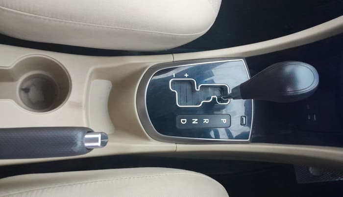 2016 Hyundai Verna FLUIDIC 1.6 VTVT S O AT, Petrol, Automatic, 61,032 km, Gear Lever