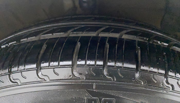 2018 Hyundai NEW SANTRO SPORTZ CNG, CNG, Manual, 57,759 km, Right Front Tyre Tread
