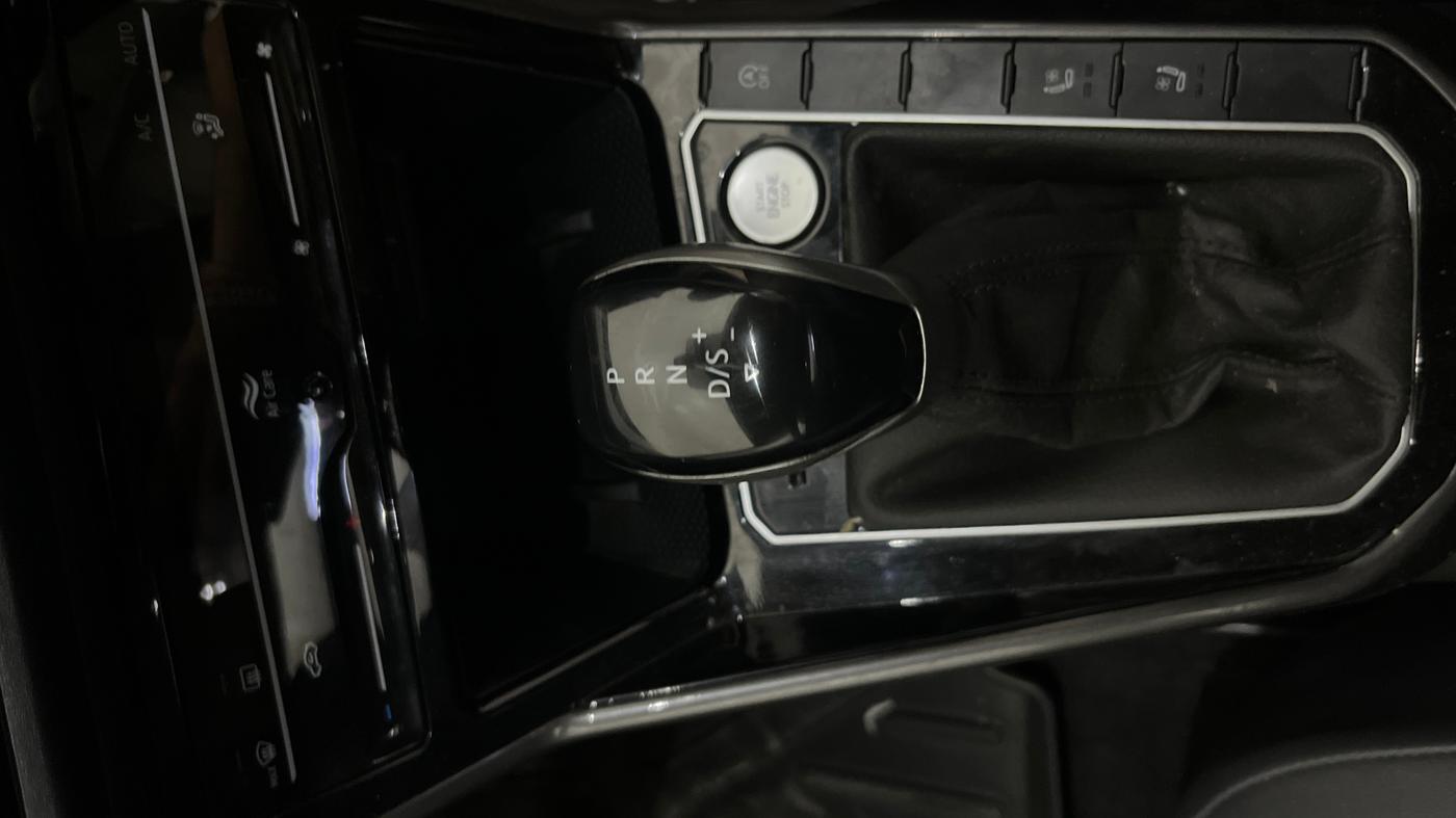 2023 Volkswagen VIRTUS GT PLUS TSI 1.5 EVO DSG, Petrol, Automatic, 28,663 km, Gear Lever