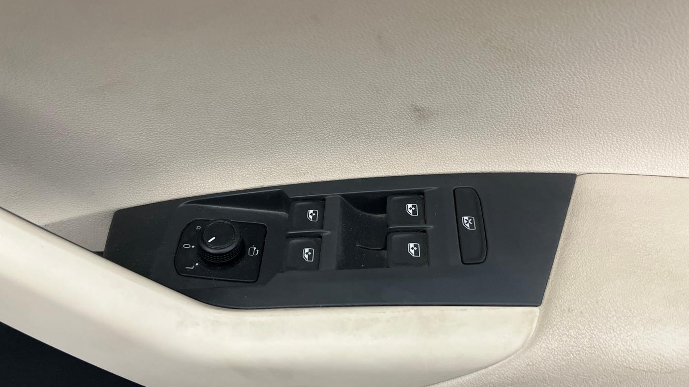 2023 Volkswagen VIRTUS GT PLUS TSI 1.5 EVO DSG, Petrol, Automatic, 28,663 km, Driver Side Door Panels Control