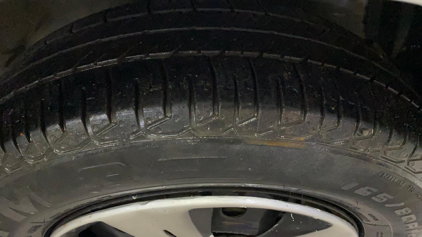2013 Maruti Swift VDI, Diesel, Manual, 83,985 km, Right Front Tyre Tread