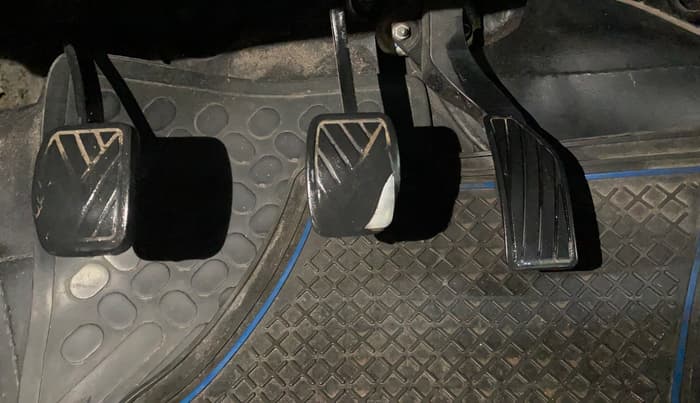 2013 Maruti Swift VDI, Diesel, Manual, 83,985 km, Pedals