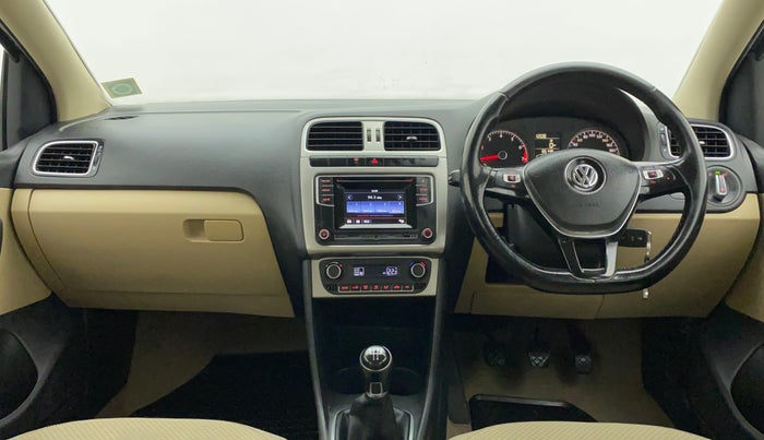 2017 Volkswagen Polo HIGHLINE1.2L, Petrol, Manual, 65,363 km, Dashboard