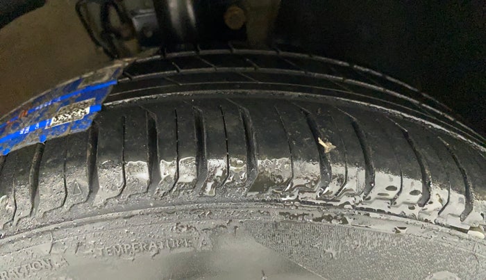 2017 Volkswagen Polo HIGHLINE1.2L, Petrol, Manual, 65,363 km, Right Front Tyre Tread