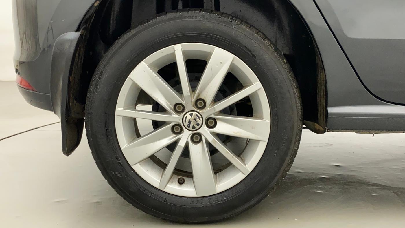 2017 Volkswagen Polo HIGHLINE1.2L, Petrol, Manual, 65,363 km, Right Rear Wheel