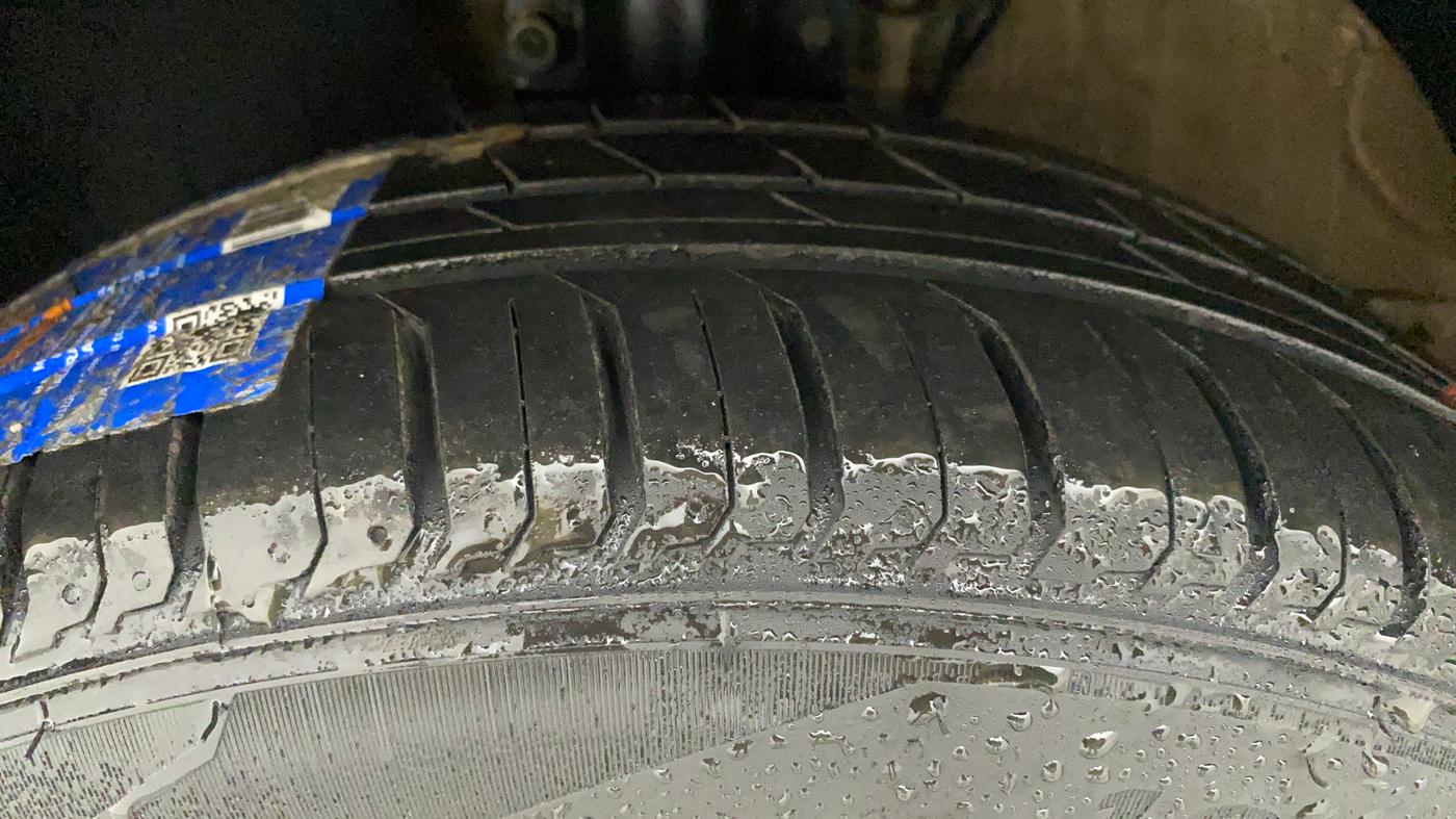 2017 Volkswagen Polo HIGHLINE1.2L, Petrol, Manual, 65,363 km, Left Front Tyre Tread