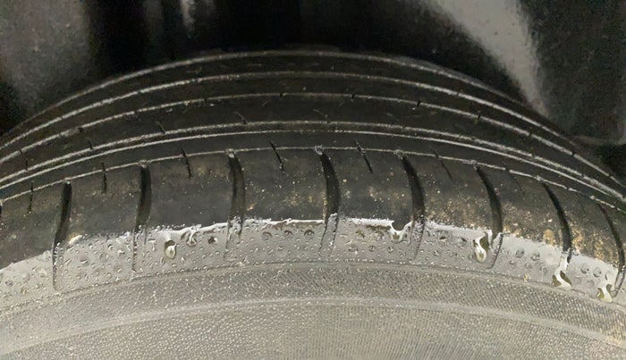 2017 Volkswagen Polo HIGHLINE1.2L, Petrol, Manual, 65,363 km, Right Rear Tyre Tread