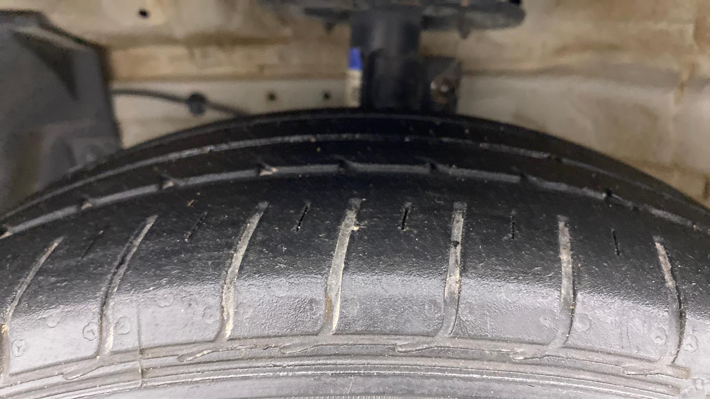 2021 Maruti Ciaz SIGMA 1.5 SHVS MT  PETROL, Petrol, Manual, 41,496 km, Left Front Tyre Tread