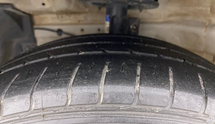 2021 Maruti Ciaz SIGMA 1.5 SHVS MT  PETROL, Petrol, Manual, 41,496 km, Left Front Tyre Tread