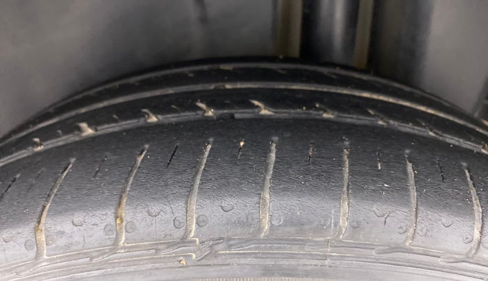 2021 Maruti Ciaz SIGMA 1.5 SHVS MT  PETROL, Petrol, Manual, 41,496 km, Left Rear Tyre Tread
