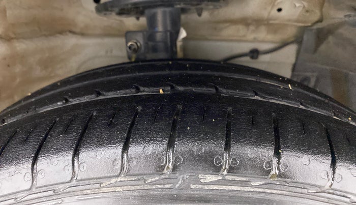2021 Maruti Ciaz SIGMA 1.5 SHVS MT  PETROL, Petrol, Manual, 41,496 km, Right Front Tyre Tread
