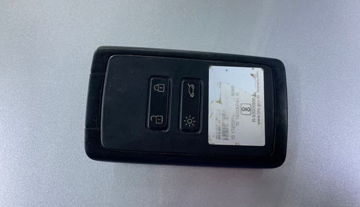 2022 Renault Kiger RXT MT, Petrol, Manual, 1,27,463 km, Key Close Up